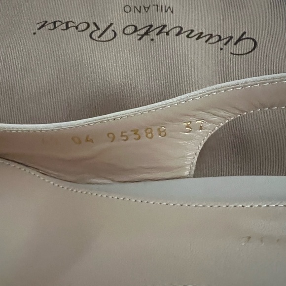 Gianvito Rossi Slingback Pumps - Picture 14 of 16